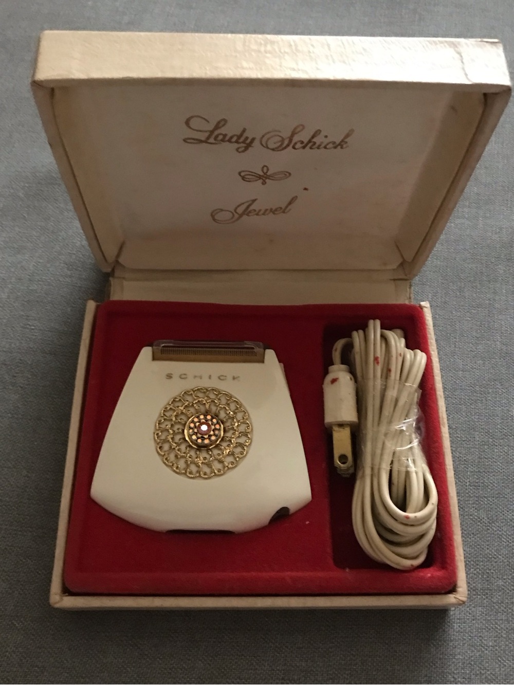 Lady Schick Jewel Vintage Electric Shaver in Cream and Gold